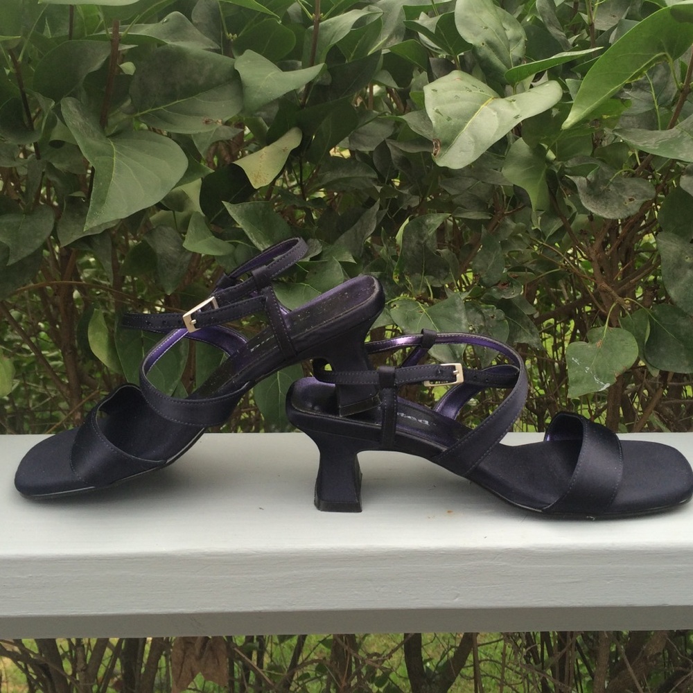 Small heeled shoes
